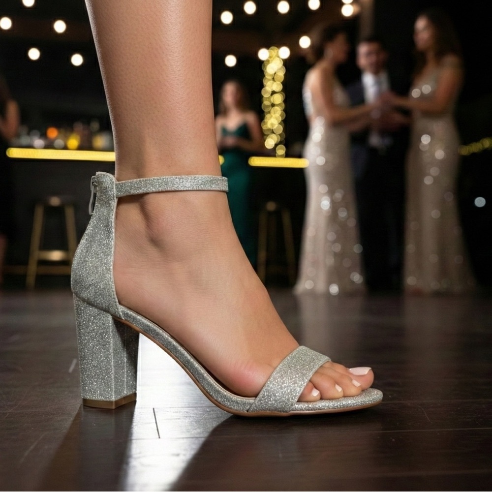 NWT Bonnibel Silver Glitter Ankle Strap Block Heels 3.5" Zip Back Sandals